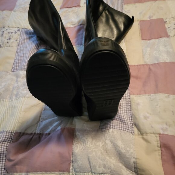 Naturallizer Tall Boots 6 1/2 wide calf (new in the box with tags) - Picture 3 of 4